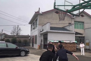 保罗：隆多的传球确实很变态！如果队友要运球我会说机会会给你的