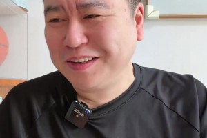 斯科特：我认为詹姆斯明年会回骑士打最后一年，然后得到雕像！