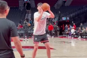 今天有机会上不🔥杨瀚森赛前热身练习远投活力满满~