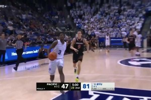 第四节被湖人夹击，大量出现失误！杜兰特反思：或许我该拉开，让其他人控球